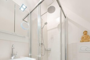 Shower, hair dryer, towels - Ruhig. Edel. Garten. Haus Mühlenhof, Whg. 4 Objekt-id: Mht/04 (Westerland)