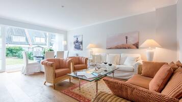 テレビ、DVD プレーヤー