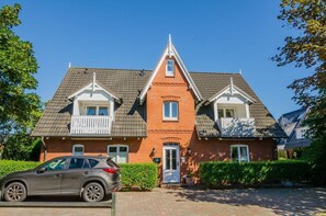 Exterior - Ruhe. Balkon. Gemütlich. Senwai-hüs, Whg. 3 "morsum" Objekt-id: Hsw/03 (Westerland)