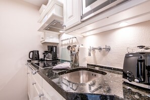 Fridge, microwave, stovetop, dishwasher - Strandnah. Ruhig. Zentral. Stadthaus Boysenstraße, Whg. 6 Objekt-id: Shb/06 (Westerland)