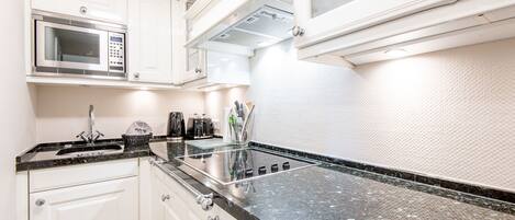 Fridge, stovetop, dishwasher, coffee/tea maker