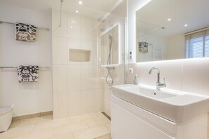Hair dryer, towels - Stylish. Lichtdurchflutet. Sauna (Westerland)
