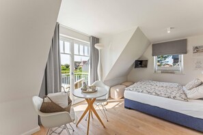 4 bedrooms, desk, iron/ironing board, free WiFi - Stylish. Lichtdurchflutet. Sauna (Westerland)