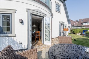 تناول الطعام بالخارج