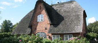 Zentral. Friesisch. Reet Friesenhaus Käpt'n Hahn, Hausteil 01 Objekt-id: Khw/01