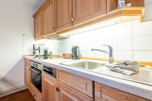 Kühlschrank, Ofen, Herdplatte, Geschirrspüler