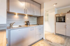 Fridge, microwave, oven, stovetop - Liebevoll. Hochwertig. Ostbalkon. Objekt-id: Hhw/16 (Westerland)