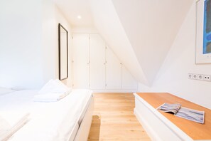 1 slaapkamer, een strijkplank/strijkijzer, gratis wifi, beddengoed