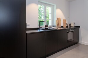 Kühlschrank, Ofen, Herdplatte, Geschirrspüler