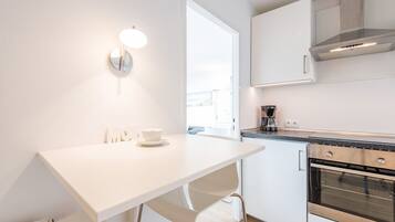 Coffee/tea maker, fridge, microwave, oven