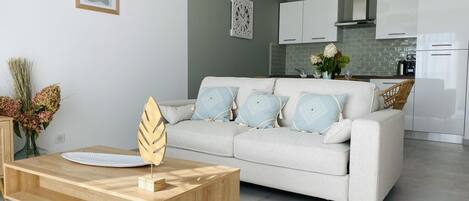 智能电视、桌上足球、书