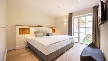 3 bedrooms, desk, iron/ironing board, free WiFi