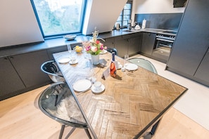 Kühlschrank, Ofen, Herdplatte, Geschirrspüler