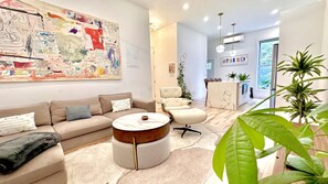 Living area - Lovely stylish suite in a historical Brooklyn area (Brooklyn)