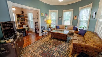 Smart TV, DVD player, books, music library