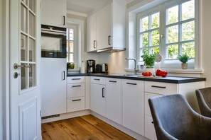 Kühlschrank, Ofen, Herdplatte, Geschirrspüler