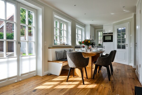 تناول الطعام