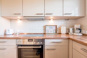 Kühlschrank, Ofen, Herdplatte, Geschirrspüler