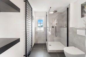 Shower, towels - Wellness. Stilvoll. Keitum. Haus Süderhof, Whg. 10 Objekt-id: Hsk/10 (Keitum)