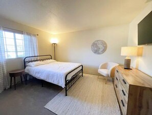 2 bedrooms, desk, iron/ironing board, free WiFi