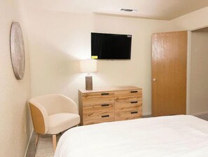 2 bedrooms, desk, iron/ironing board, free WiFi