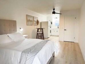 2 chambres, fer et planche à repasser, Wi-Fi gratuit, draps fournis