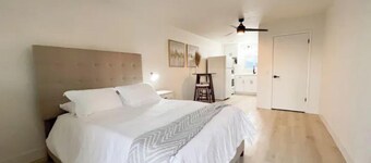 Newly renovated studio apartment 1 mile to HWY 99