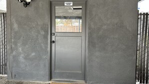 A metal door with a sign indicating a laundry room. - New & updated 2-bedroom 1 bathroom apt. Near Modesto 1mile from HWY 99 (Salida)