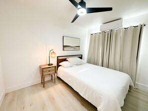 2 makuuhuonetta, työpöytä, silitysrauta/-lauta, ilmainen Wi-Fi