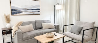 New & updated 2-bedroom 1 bathroom apt. Near Modesto 1mile from HWY 99