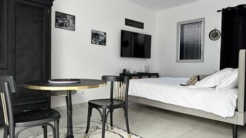 Fer et planche Ă repasser, lit parapluie, Wi-Fi gratuit, draps fournis