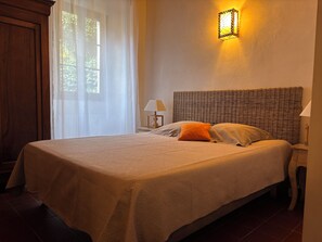 3 bedrooms, in-room safe, iron/ironing board, travel cot - Character house, private heated swimming pool, classified 4 **** (Feliceto)