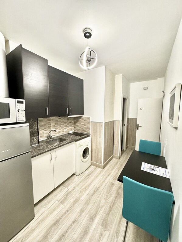 Fridge, microwave, stovetop, coffee/tea maker