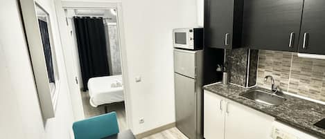 Fridge, microwave, stovetop, coffee/tea maker