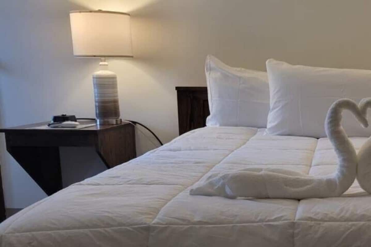 Phòng Suite trăng mật, quang cảnh sân golf | Truy cập Internet không dây miễn phí, bộ trải giường 