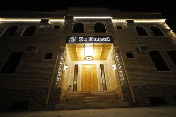 Front of property - SULTANAT Hotel (Samarkand)