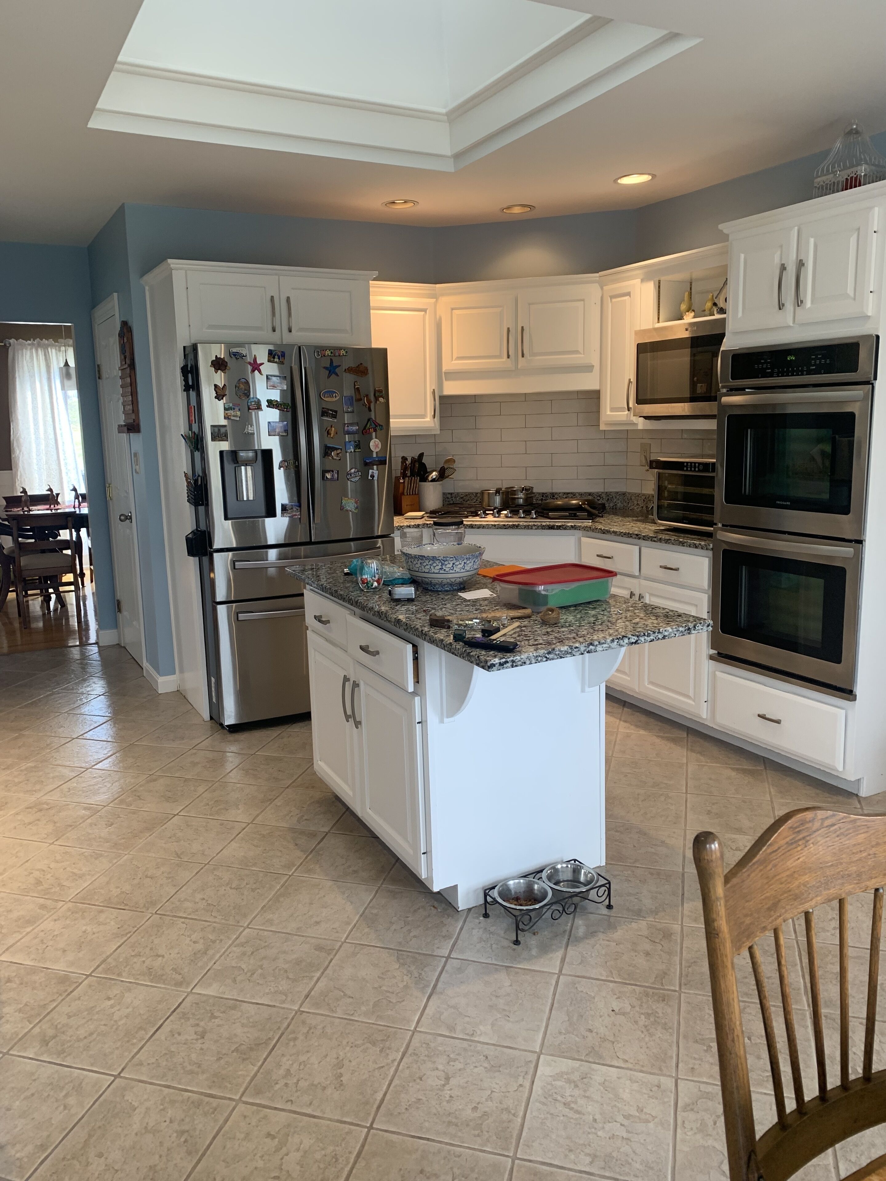 Kitchen 2 ovens and air fryer

