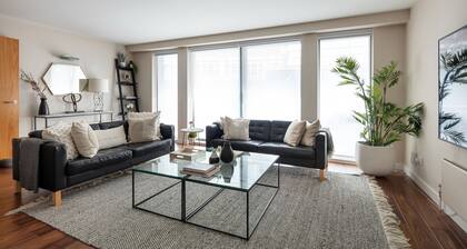 Stylish & Modern Oxford Street Flat | 2BR 2BA