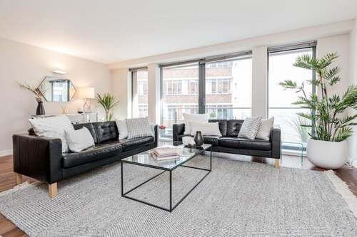 Stylish & Modern Oxford Street Flat | 2BR 2BA