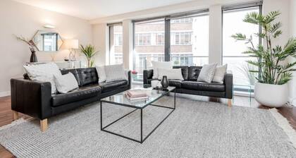 Stylish & Modern Oxford Street Flat | 2BR 2BA