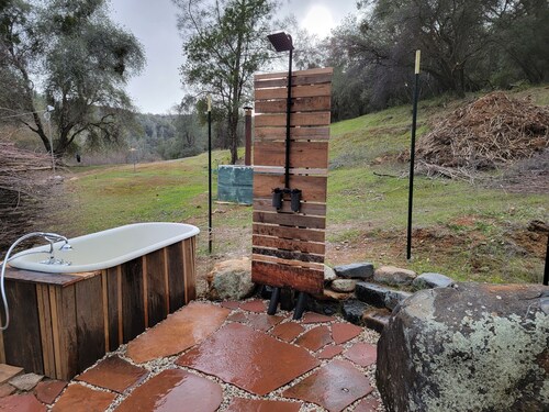 Perfect Getaway on a beautiful creek with trails, outdoor bath/shower, near town