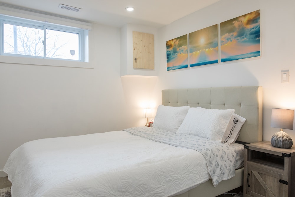 Charming and Cozy Lake Side Suite Sudbury Vrbo