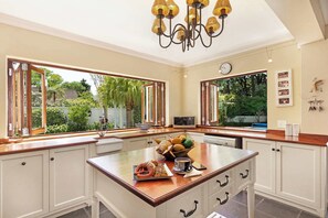 Dining - Craiglea Newlands - Villa with Pool & Tennis Court (Cape Town)