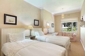 5 Schlafzimmer, Schreibtisch, BĂŒgeleisen/BĂŒgelbrett, WLAN