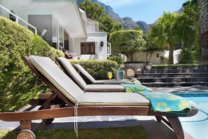 Terrace/patio - Craiglea Newlands - Villa with Pool & Tennis Court (Cape Town)
