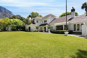 Exterior - Craiglea Newlands - Villa with Pool & Tennis Court (Cape Town)
