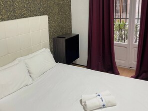4 bedrooms, iron/ironing board, travel cot, free WiFi