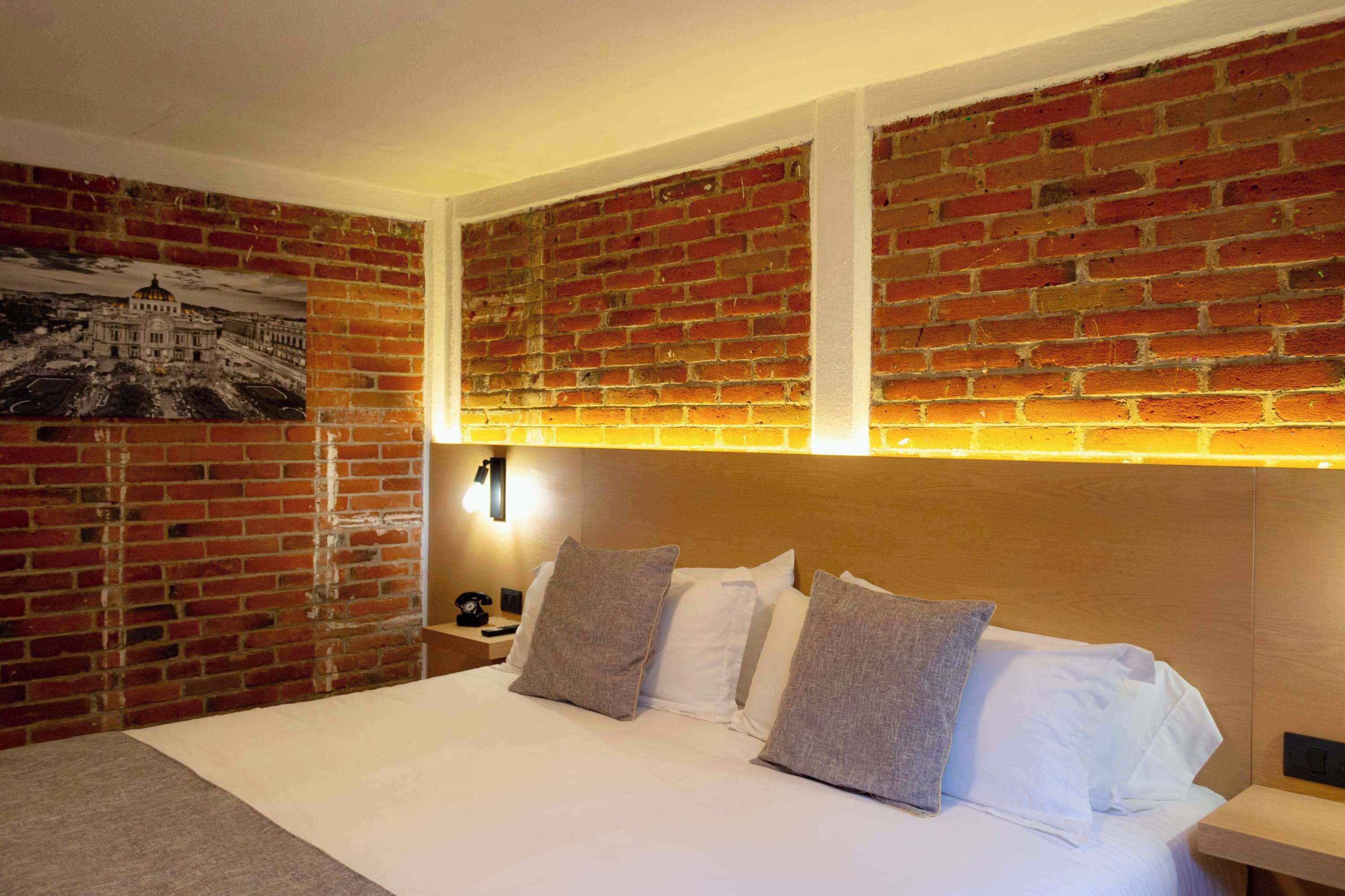 1 habitación, tabla de planchar con plancha, cuna de viaje y wifi 