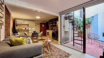 TV, fireplace, stereo, offices