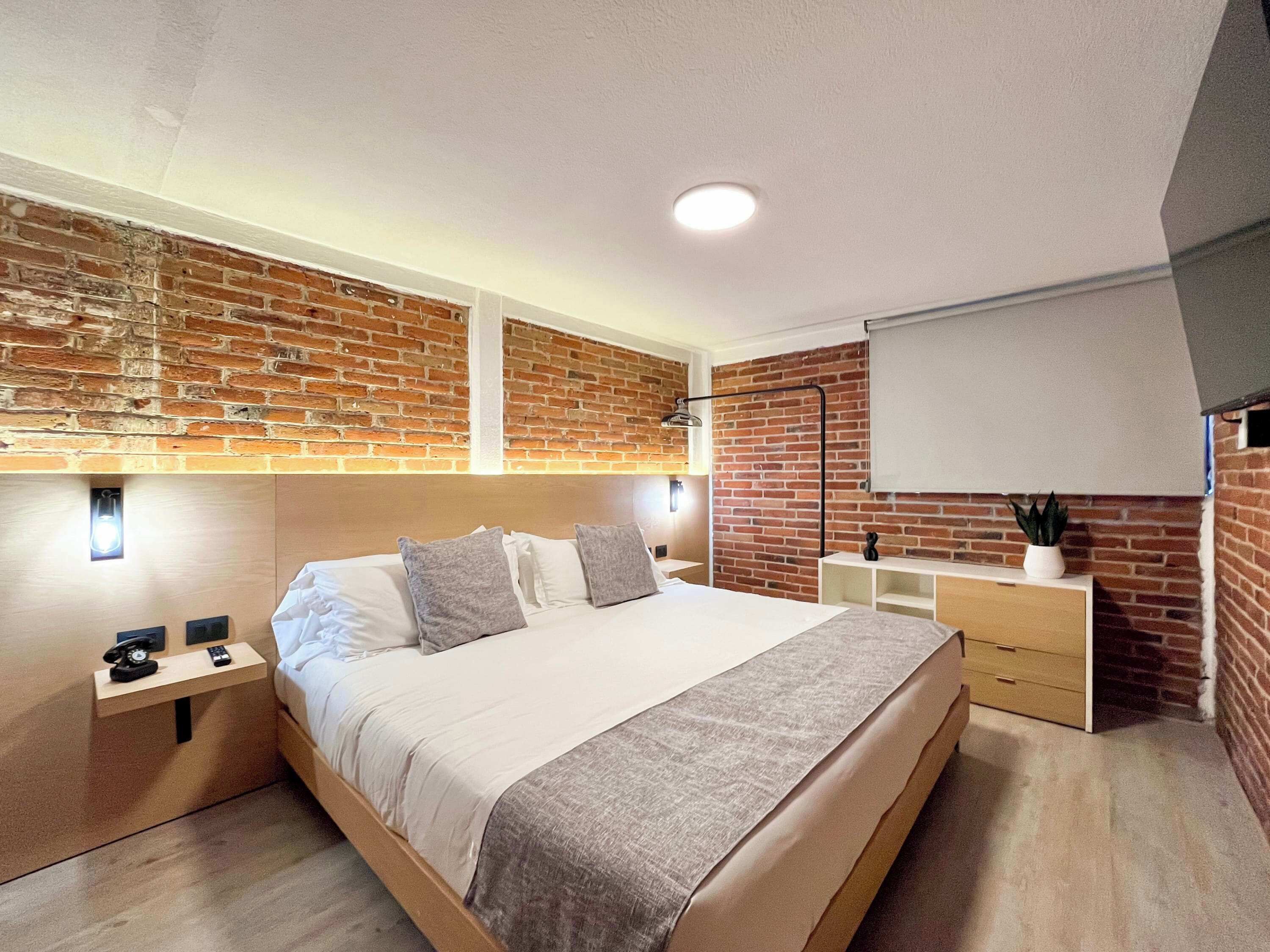 1 slaapkamer, een strijkplank/strijkijzer, wifi, beddengoed